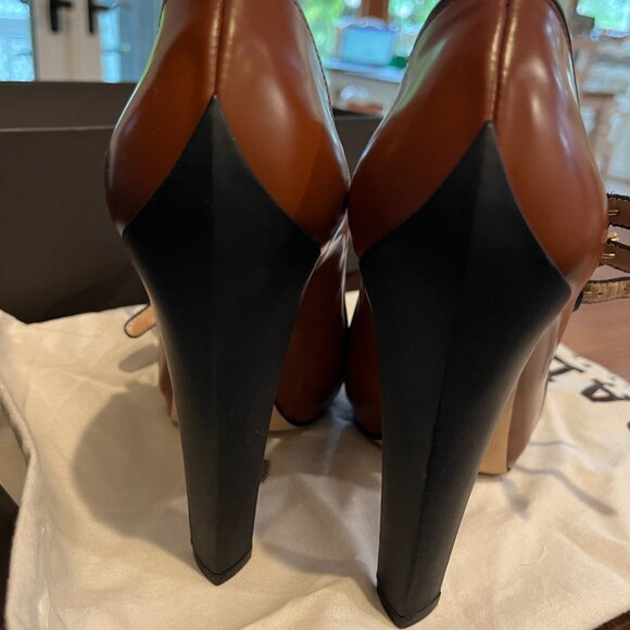 NIB Bally Whiskey Calf Heel Size 7.5 - Picture 3 of 9